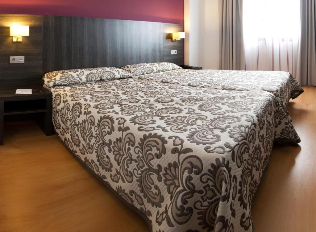 Hotel Abades Via Norte Miranda de Ebro Quarto foto